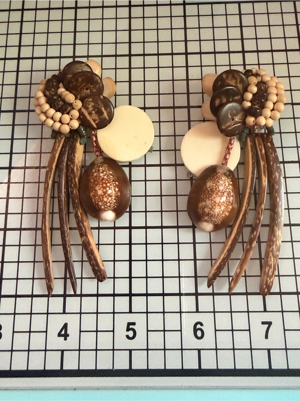 Natural Brown Shell Drop Earrings Vintage from the 80’s clip on